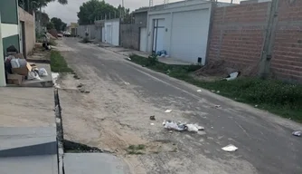 Ruas sujas em Timon no bairro Parque Piauí II.