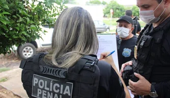 Polícia Penal presente na ação de fiscalização.