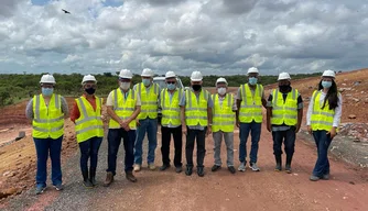 Prefeitura Municipal e representantes da Caixa em visita técnica.