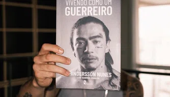 Whindersson Nunes anuncia divulgação do livro "Vivendo como um guerreiro".