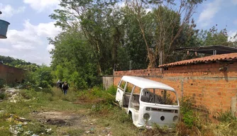 Descarte incorreto de veículos na zona sul de Teresina.