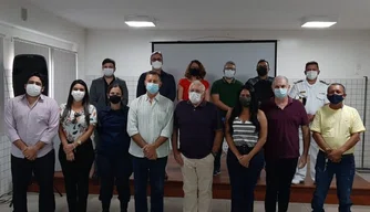 Representantes de diversos órgãos em reunião no Sebrae.