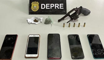 Material apreendido pela polícia no bairro Primavera em Teresina.