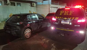 Veículos apreendidos pela PRF na BR-316.