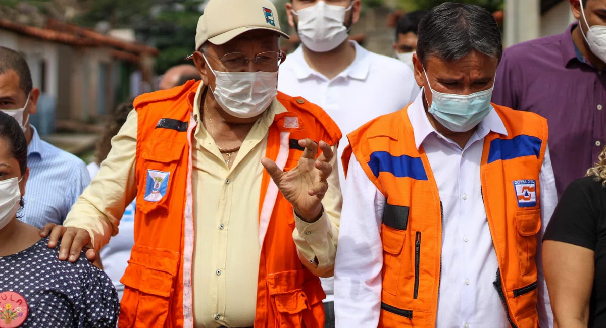 Governador Wellington Dias e Prefeito de Teresina Dr. Pessoa visitam áreas alagadas em Teresina