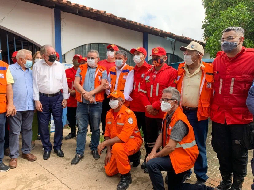 Governador Wellington Dias e Prefeito de Teresina Dr. Pessoa visitam áreas alagadas em Teresina