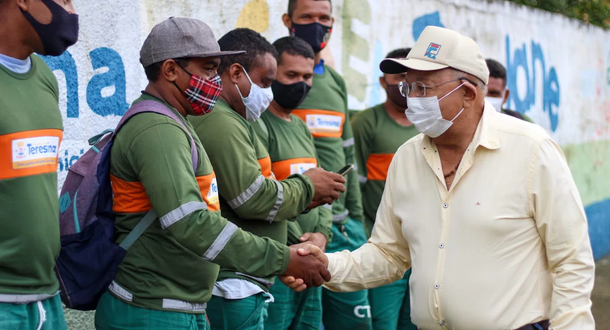 Prefeito de Teresina, Dr Pessoa visita áreas alagadas em Teresina