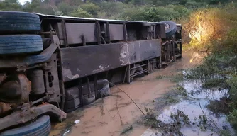 Ônibus envolvido no acidente