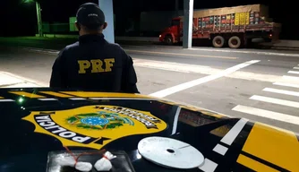 PRF autua motorista por porte de cocaína