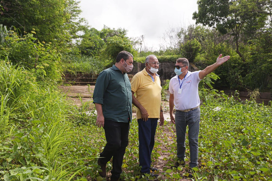 Dr. Pessoa em visita as obras da SAAD na região Leste de Teresina.