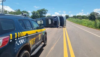 Acidente envolvendo tombamento de ônibus em Cristalândia do Piauí.