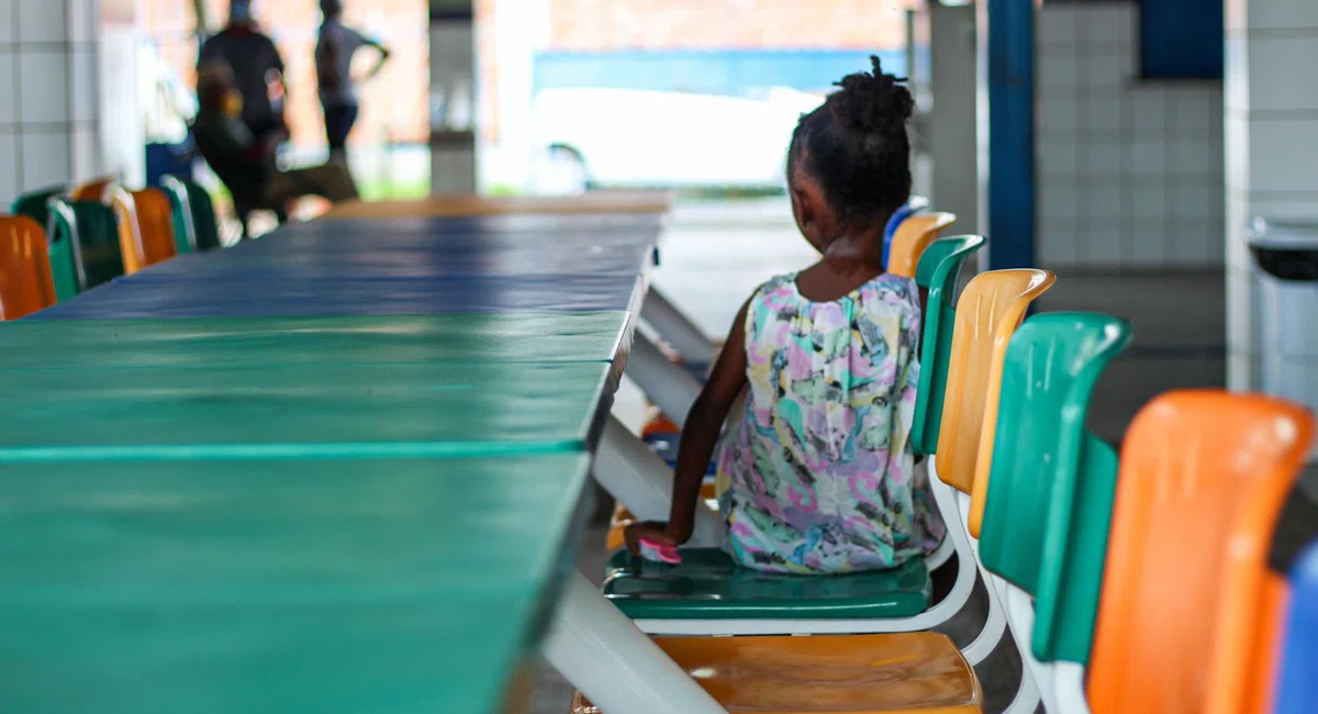 Famílias abrigadas na escola municipal Minha Casa