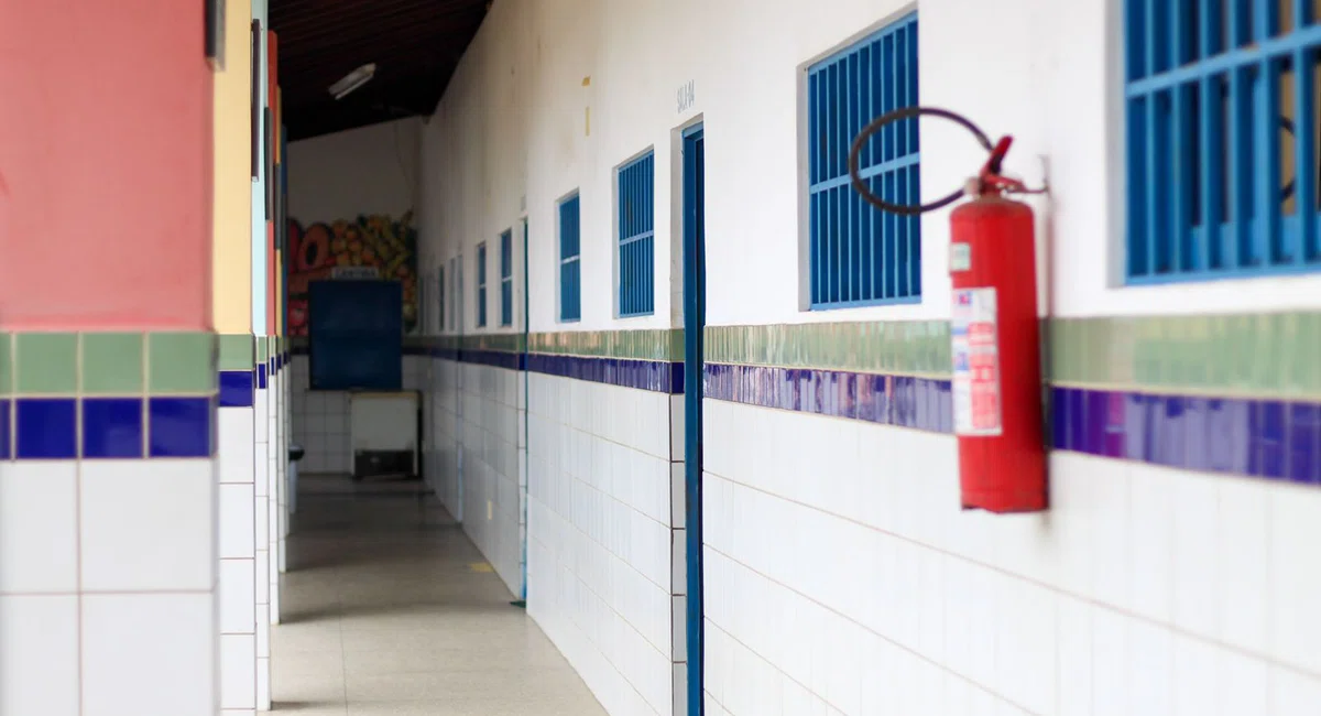 Famílias abrigadas na escola municipal Minha Casa