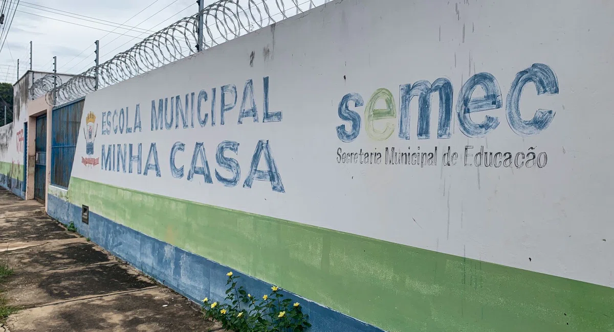 Famílias abrigadas na escola municipal Minha Casa