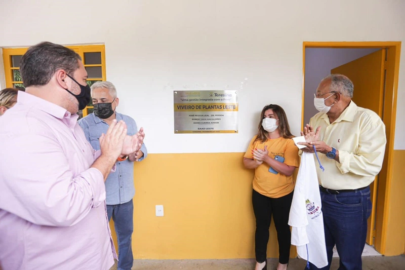 Dr. Pessoa em inauguração de viveiro e praça na zona leste de Teresina.