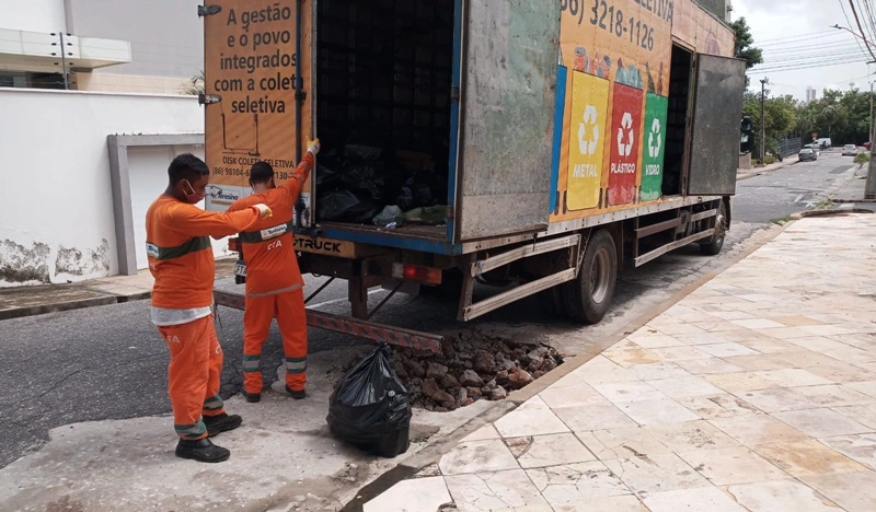 Coleta seletiva de lixo em Teresina.