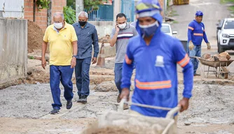 Dr. Pessoa visita obra no bairro Satélite.