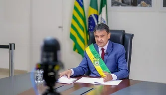 Governador Wellington Dias em solenidade de entrega de medalhas ao Mérito Renascença.