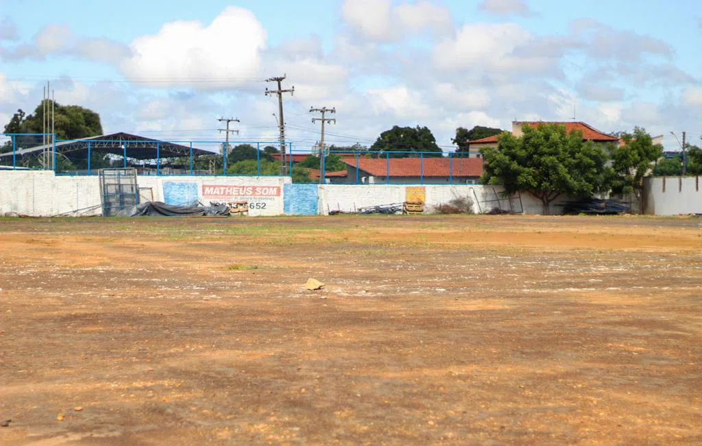 Visita a reforma do campo do Bariri