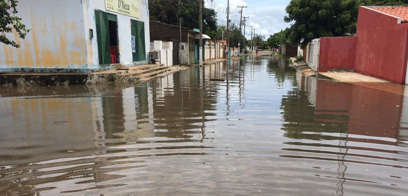 Prefeita de Luís Correia decreta estado de emergência devido alagamentos