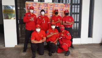 Equipes da secretaria de Defesa Civil de Teresina.