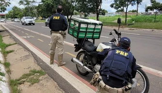 PRF recupera motocicleta roubada há mais de 4 anos em Teresina.