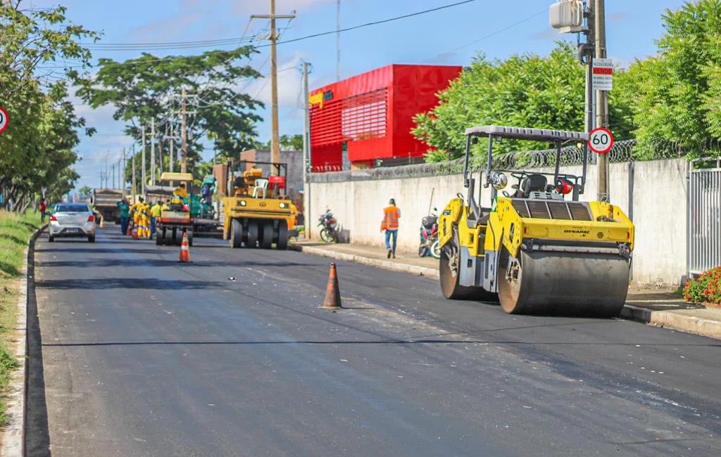 Visita a obra de asfaltamento na Zona Leste