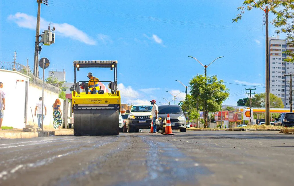 Visita a obra de asfaltamento na Zona Leste