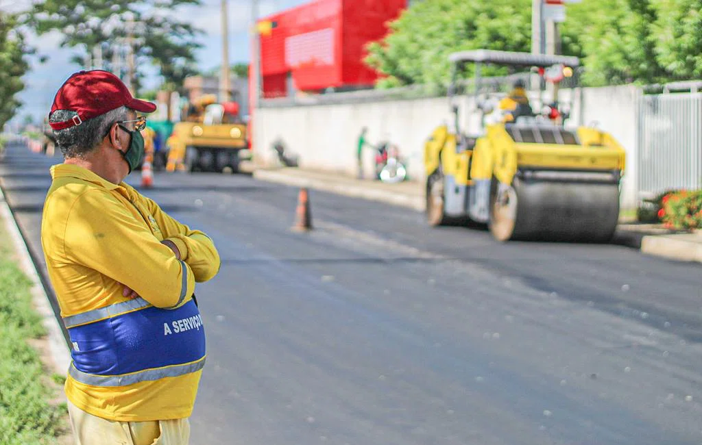 Visita a obra de asfaltamento na Zona Leste