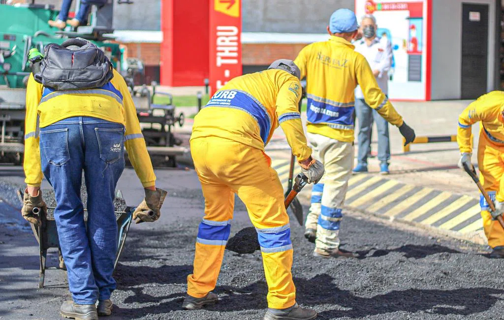 Visita a obra de asfaltamento na Zona Leste