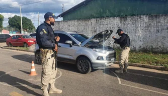 PRF recupera na BR 020 um veículo que havia sido roubado em Salvador/BA