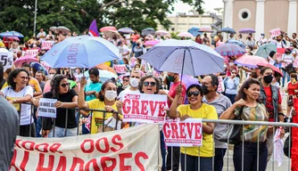 Protestos de professores em frente ao Palácio de Karnak