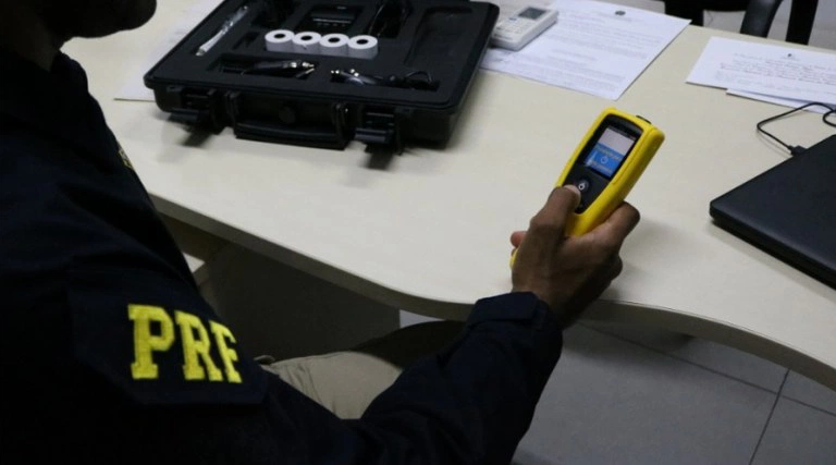 Motociclista embriagado e sem capacete é preso pela PRF em Jaicós.