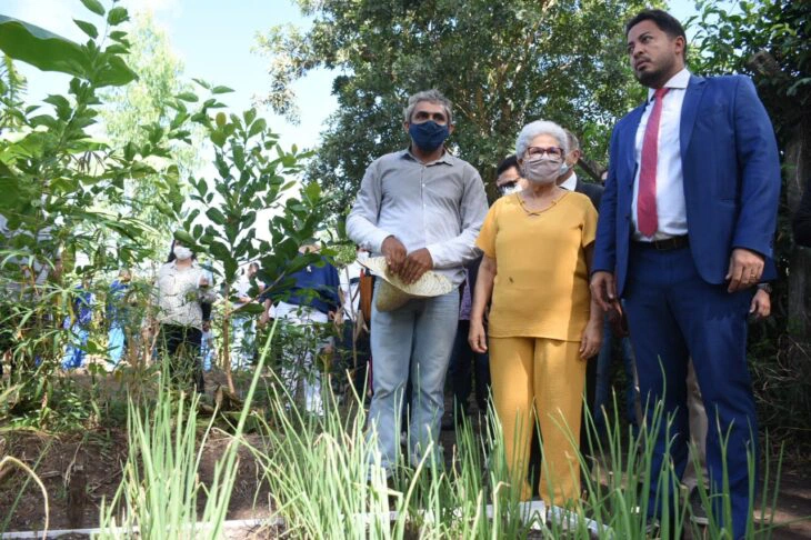 Regina Sousa visita projeto de agricultura da Penitenciária Irmão Guido