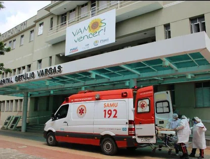 Ambulância em frente ao HGV