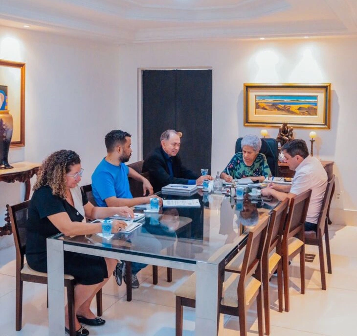 Regina Sousa em reunião com o deputado Fábio Abreu.