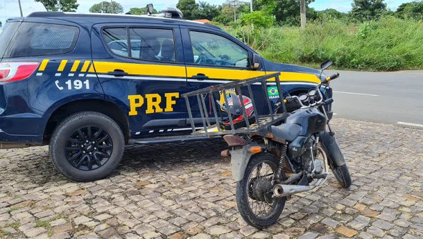 PRF apreende moto com elementos adulterados em Teresina