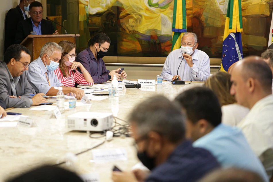 Dr. Pessoa em reunião com representantes da FMS.