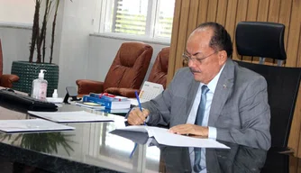 Presidente do TJ-PI, desembargador Raimundo Eufrásio Alves Filho.