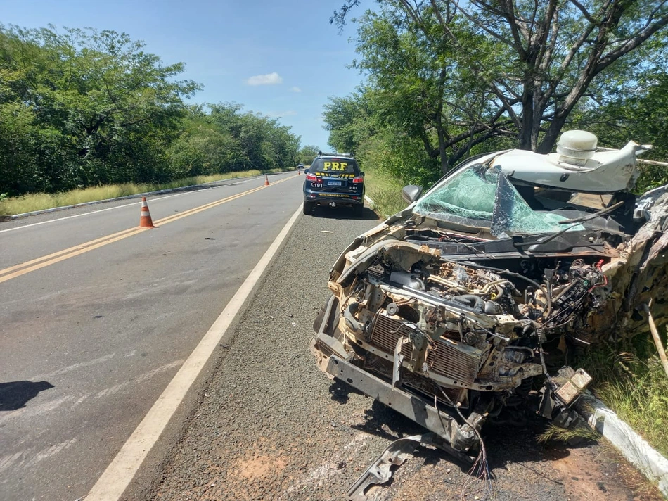 Carro quebrado após acidente