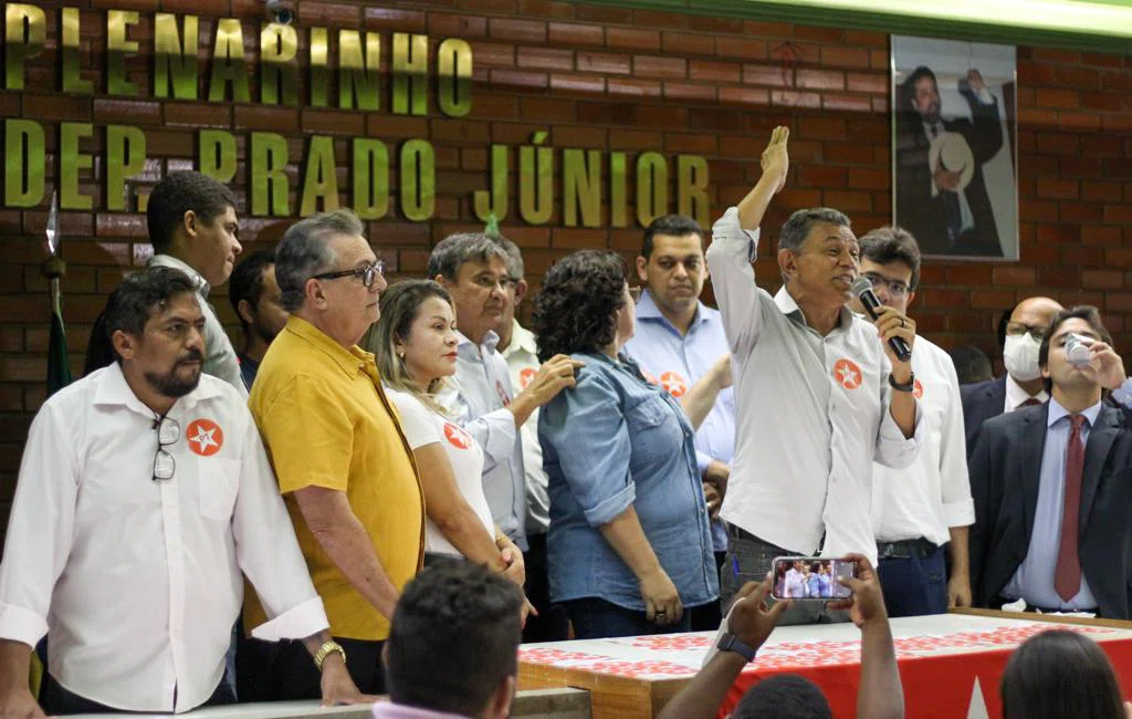 Prefeita Jôve Oliveira se filia ao PT