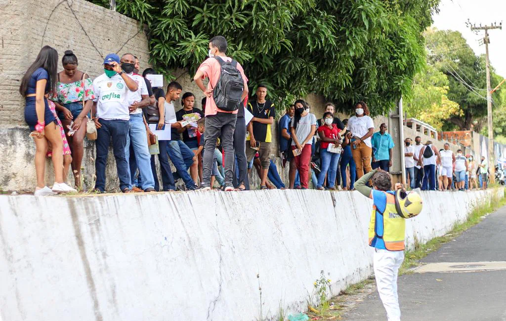 Filas longas no último dia de regularização do título de eleitor