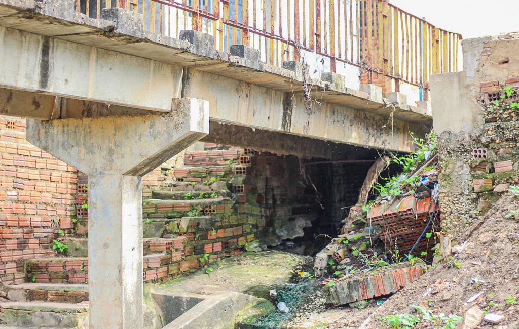 Obra de urbanização no grotão na Vila da Paz