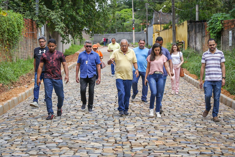 Dr. Pessoa visita obras na zona Leste