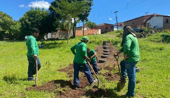 Os serviços na Praça do Cuscuz.