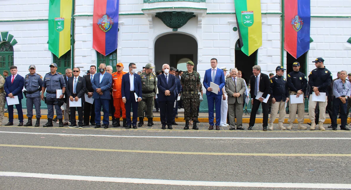 Autoridades que estiveram presentes na honraria