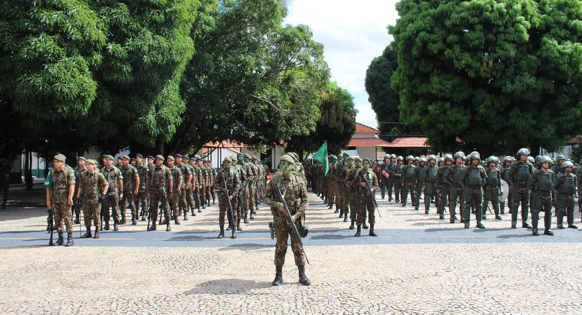 Soldados no 25° Batalhão de Caçadores