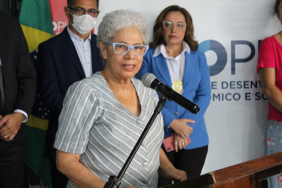 Governadora Regina Sousa