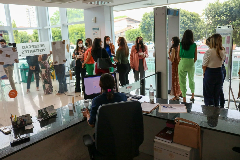 Integrantes do MPPI em recepção do órgão.