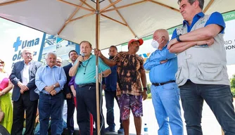 Elmano e Ciro visitam obra da nova ponte de Parnaíba.